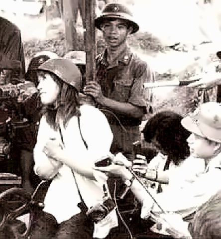 Jane Fonda with Hanoi gun crew